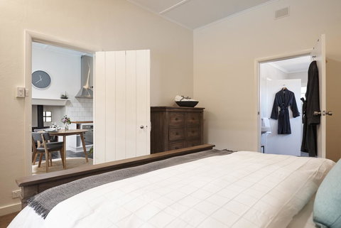 Tomfoolery Winemaker's Cottage Barossa Valley - Darwin Holiday 2