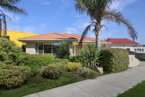 Tondo - Darwin Holiday 0