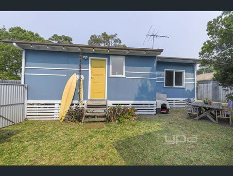 Toot Toot ! 50s Classic Beach House With Bungalow - Darwin Holiday 3
