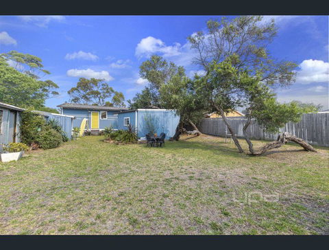 Toot Toot ! 50s Classic Beach House With Bungalow - Darwin Holiday 2