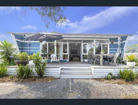 Toot Toot ! 50s Classic Beach House With Bungalow - Darwin Holiday 0