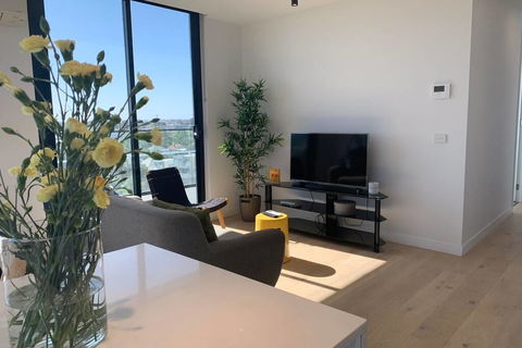 Top Floor Views, Yarraville, 2 Bedroom, 2bathroom - Darwin Holiday 2