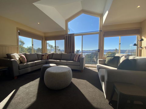 Torino 6 - Lake Jindabyne & Snowy Mountain Views - Darwin Holiday 2