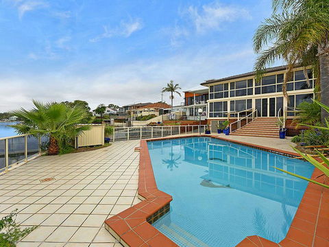 Toukley Waterfront House - Darwin Holiday 2