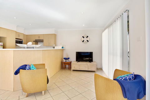 Townhouse In The Heart Of Port Stephens - Darwin Holiday 3