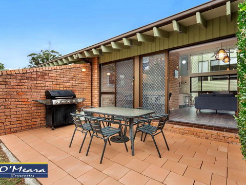 Townhouse 9 'Bay Parklands', 2 Gowrie Ave - Pool Views & Tennis Court - Darwin Holiday 0