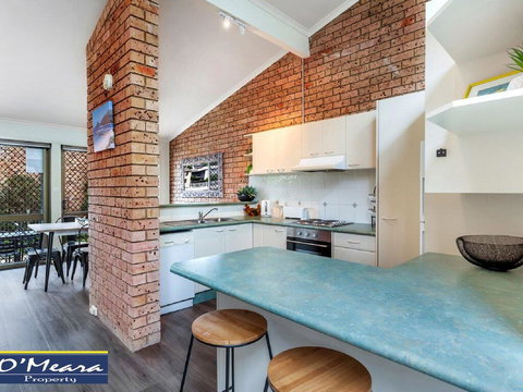 Townhouse 9 'Bay Parklands', 2 Gowrie Ave - Pool Views & Tennis Court - Darwin Holiday 2