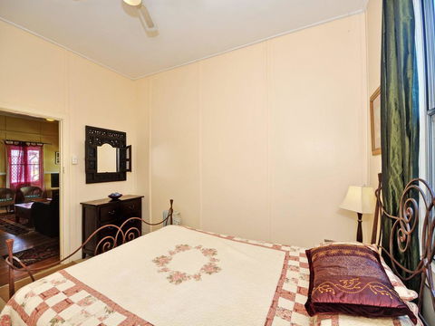 Traditional Three Bedroom Home With Water Views - Darwin Holiday 3