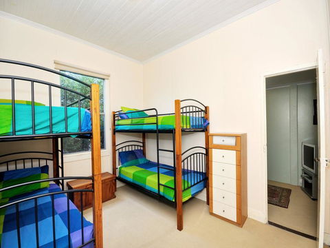 Traditional Three Bedroom Home With Water Views - Darwin Holiday 1