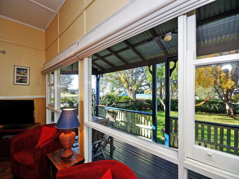 Traditional Three Bedroom Home With Water Views - Darwin Holiday 0