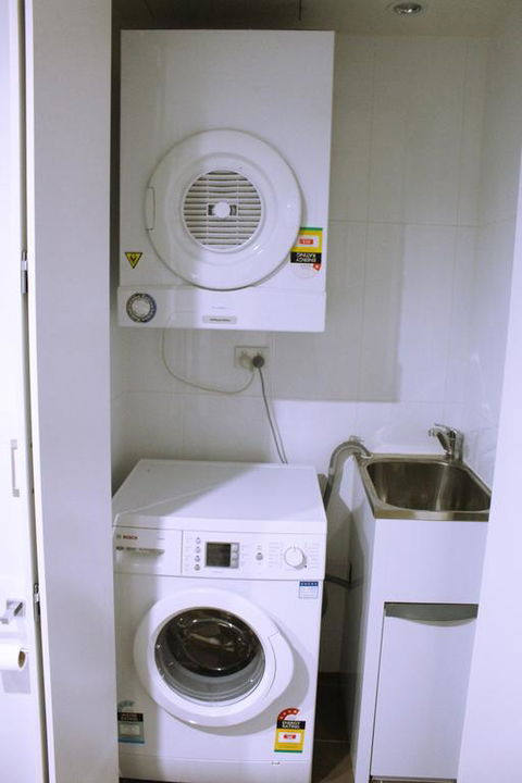 Tranquil, Relaxing Forrest Style Apartment - Braddon CBD - Darwin Holiday 3