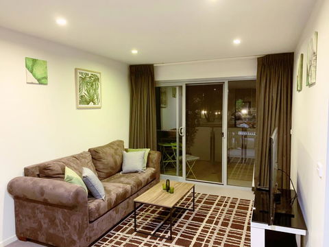 Tranquil, Relaxing Forrest Style Apartment - Braddon CBD - Darwin Holiday 0