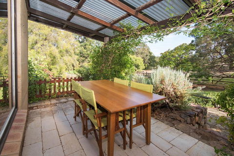 Trastevere Cowaramup Farm House - Darwin Holiday 0