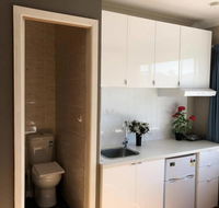Traveler's Affordable Studio Unit Beverly Hills - Darwin Holiday