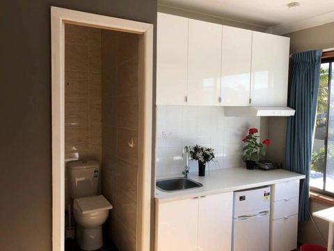 Traveler's Affordable Studio Unit (Beverly Hills) - Darwin Holiday 0