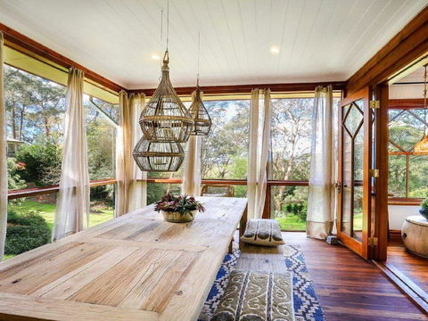 Treetops - Elegant, Inviting, Designer, Cedar Home - Darwin Holiday 1