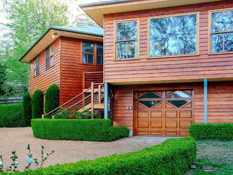 Treetops - Elegant, Inviting, Designer, Cedar Home - Darwin Holiday 2
