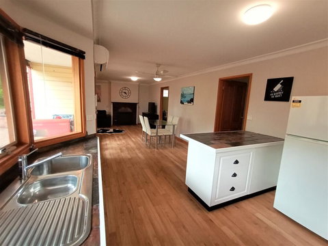 Treetops Hideaway - Darwin Holiday 3