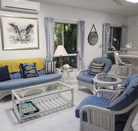 Trinity Beach POOLSIDE Apartment - Darwin Holiday