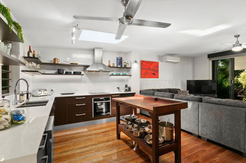 Tropical House, Pool And Extra Bungalow, 4 Bedrooms - Darwin Holiday 3