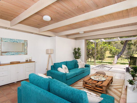 True Blue - Darwin Holiday 0