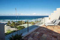 Tuscan inspired townhouse minutes from the beach