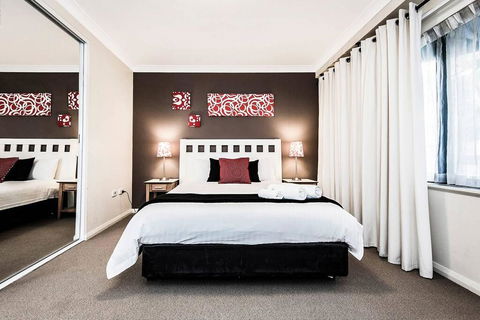 Two Bedroom Apt Next To Perth CBD With Parking. - Darwin Holiday 0