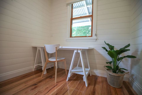 Two Oaks - Darwin Holiday 3