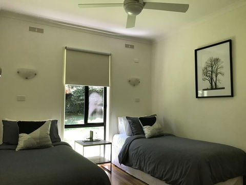 Tyntynder Garden Cottage 4 - Darwin Holiday 1