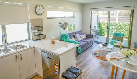 U201 Brunswick Living Brand New Deluxe Balcony Upper Floor Apartment Close To Airport And CBD - Darwin Holiday 0