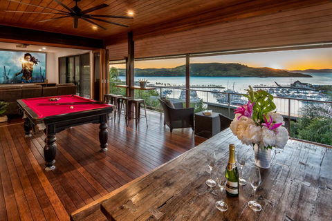 Uisce Luxury Holiday House With Jacuzzi Pool Table Cinema Premium Foxtel And Two Buggies - Darwin Holiday 2