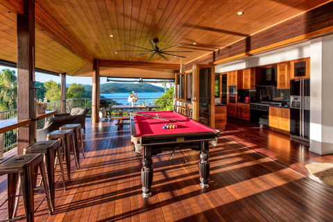 Uisce Luxury Holiday House With Jacuzzi Pool Table Cinema Premium Foxtel And Two Buggies - Darwin Holiday 3