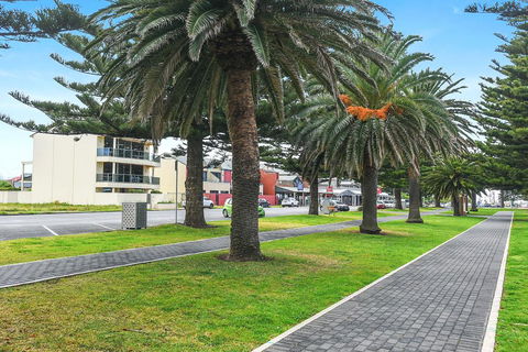 Ultimate Esplanade - 3 Storey Experience - WiFi - Darwin Holiday 2