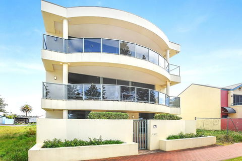 Ultimate Esplanade - 3 Storey Experience - WiFi - Darwin Holiday 0