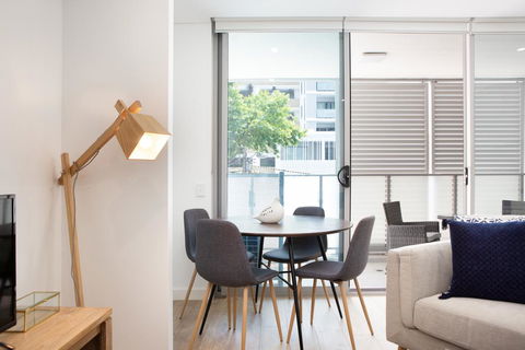Ultra Modern Studio Suite With Balcony Near Shops - Darwin Holiday 2