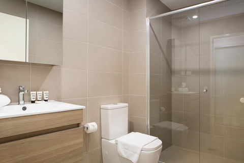 Ultra Modern Studio Suite With Balcony Near Shops - Darwin Holiday 1