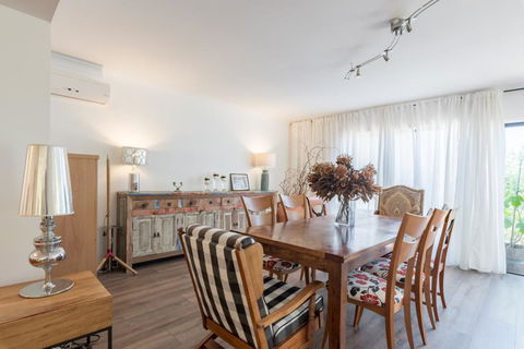 ULTRA SPACIOUS STYLISH HOME IN PRESTONS - SYDNEY - Darwin Holiday 1