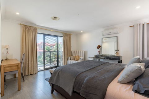 ULTRA SPACIOUS STYLISH HOME IN PRESTONS - SYDNEY - Darwin Holiday 2