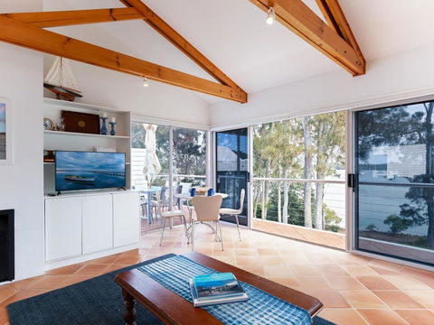 Unit 1 44 Danalene Pde Fantastic Waterfront Property With Air Con - Darwin Holiday 3