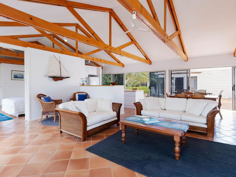 Unit 1 44 Danalene Pde Fantastic Waterfront Property With Air Con - Darwin Holiday 1