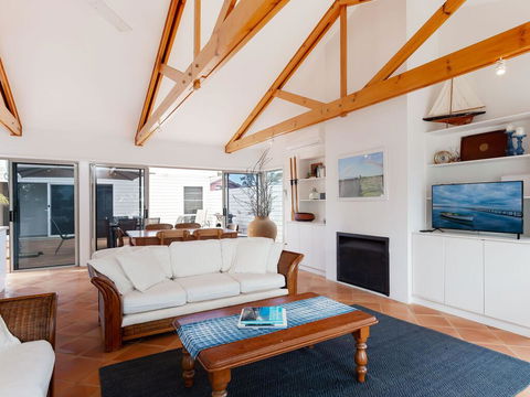 Unit 1 44 Danalene Pde Fantastic Waterfront Property With Air Con - Darwin Holiday 2