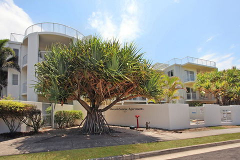 Unit 1 Marcoola Sunrise - Marcoola Beach - Darwin Holiday 0
