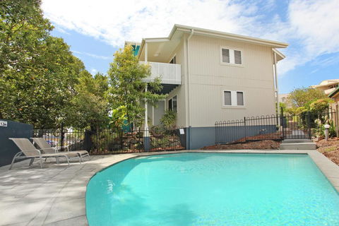 Unit 1 On The Park, Frank Street Coolum Beach: WIFI, 400 Bond, LINEN INCLUDED - Darwin Holiday 1