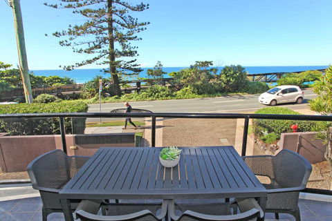 Unit 1 Phoenix Apartments, Coolum Beach - Darwin Holiday 0