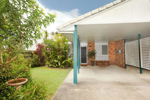 Unit 1/14 Tamarindus Street Marcoola Beach, Pet Friendly, 300 BOND, Linen Supplied - Darwin Holiday 2
