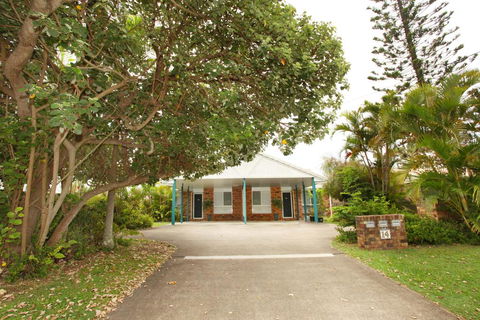 Unit 1/14 Tamarindus Street Marcoola Beach, Pet Friendly, 300 BOND, Linen Supplied - Darwin Holiday 0
