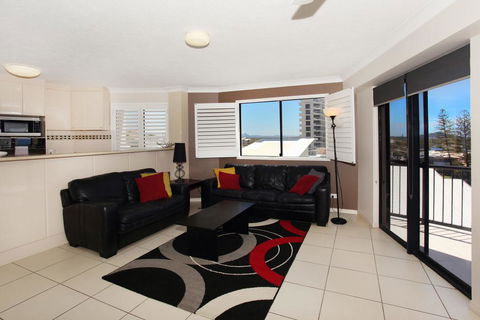 Unit 10, The Rocks, 1746 David Low Way, Coolum Beach - 500 BOND - Darwin Holiday 3