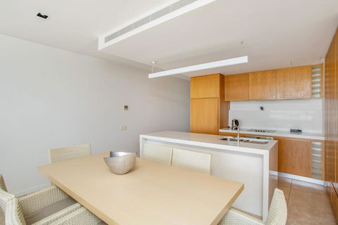 Unit 101 Plantation Resort - Rainbow Beach, Plantation Resort, Second Floor, Aircon, Pool, Spa - Darwin Holiday 2