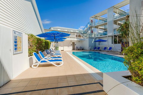 Unit 203 Plantation - Rainbow Beach, Plantation Resort Top Floor, Aircon, Free Wi-Fi - Darwin Holiday 1