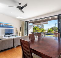 Unit 3 Rainbow Surf - Modern double storey townhouse with large shared pool close to beach and shop - Darwin Holiday